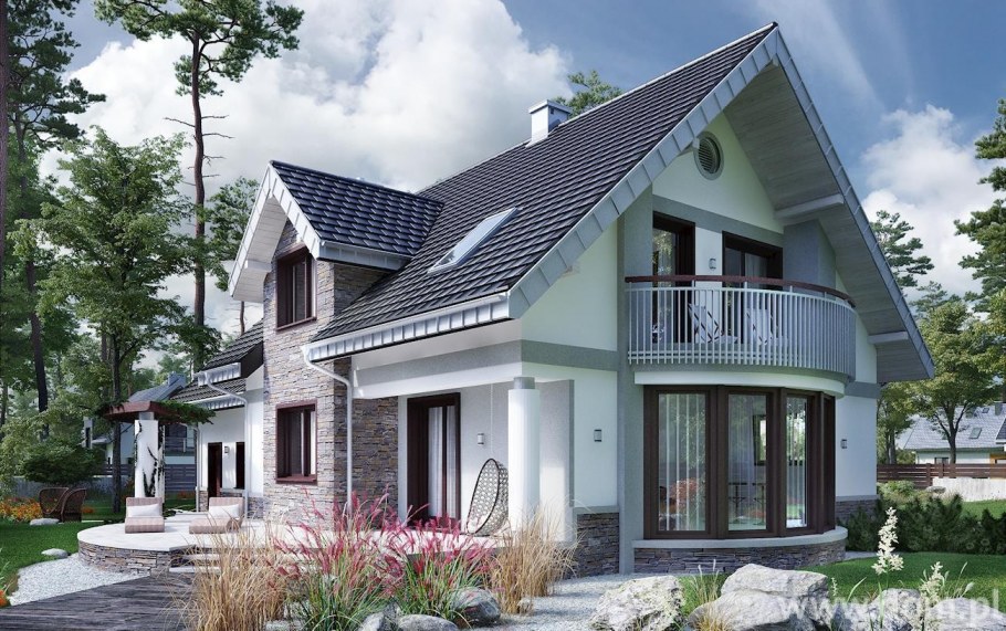 Дом с балконом