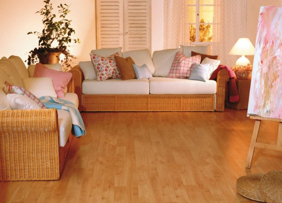 Желтый ламинат в интерьере