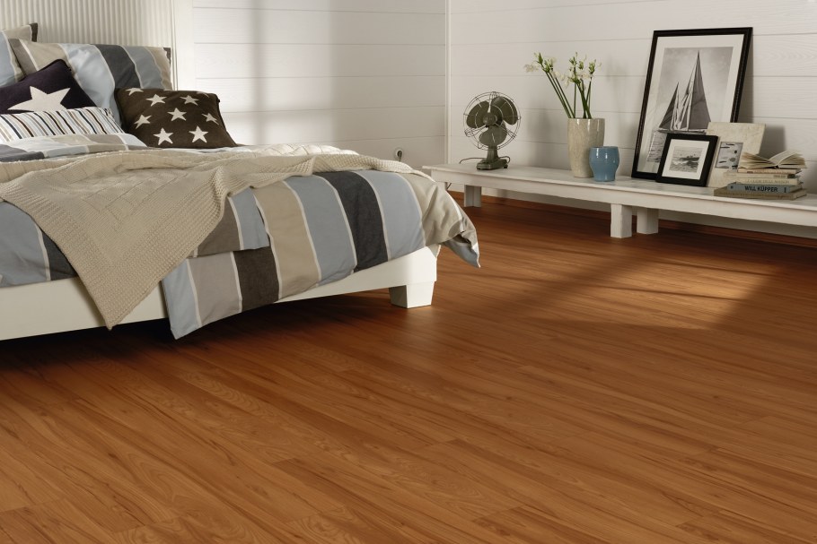 Ламинат с желтым оттенком