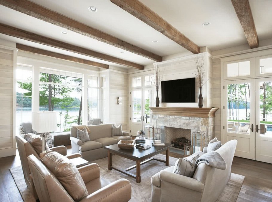 Гостиная с балками и камином