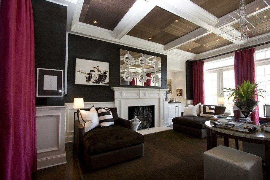 Черные балки на белом потолке