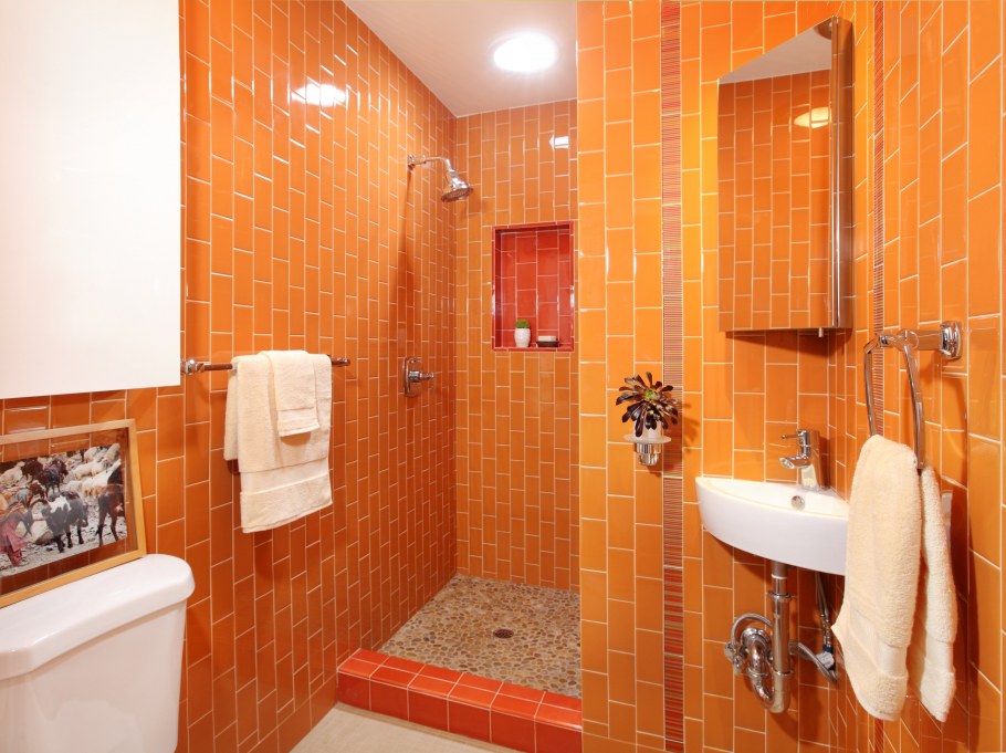 Ванная комната в оранжевых тонах