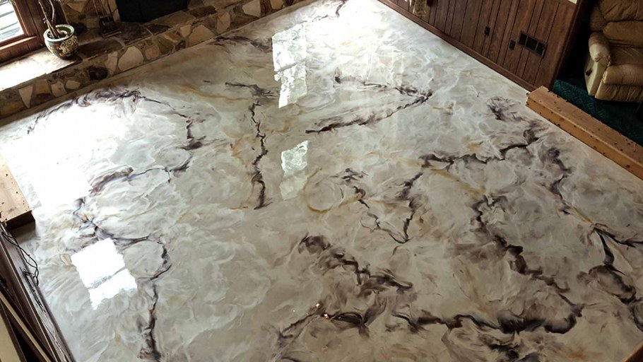 Стол из эпоксидной смолы под мрамор