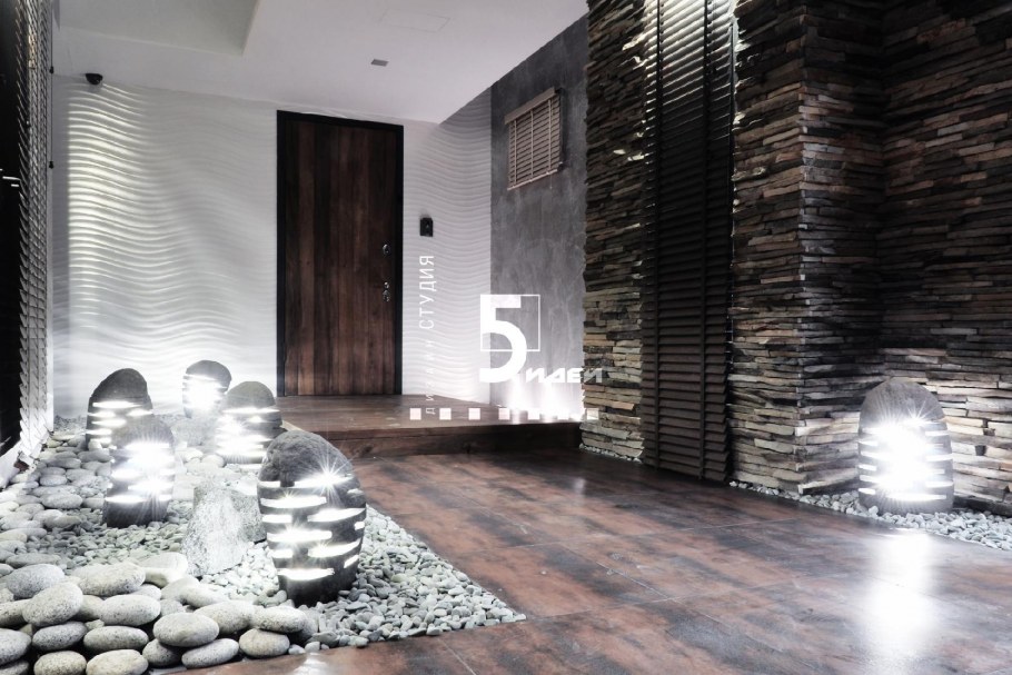 Пол под камень в интерьере прихожей