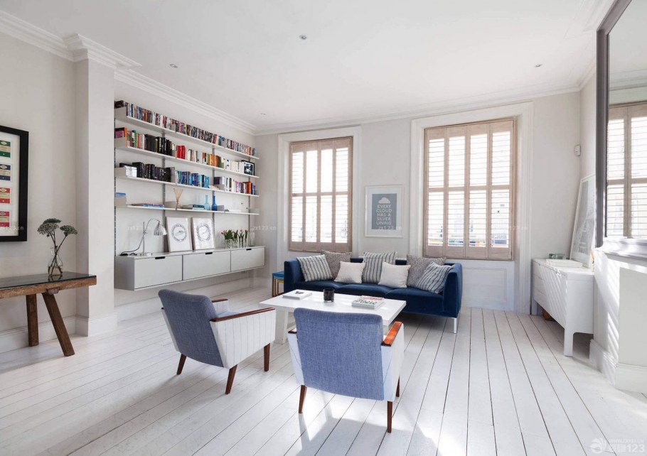 Интерьер со свободной стеной