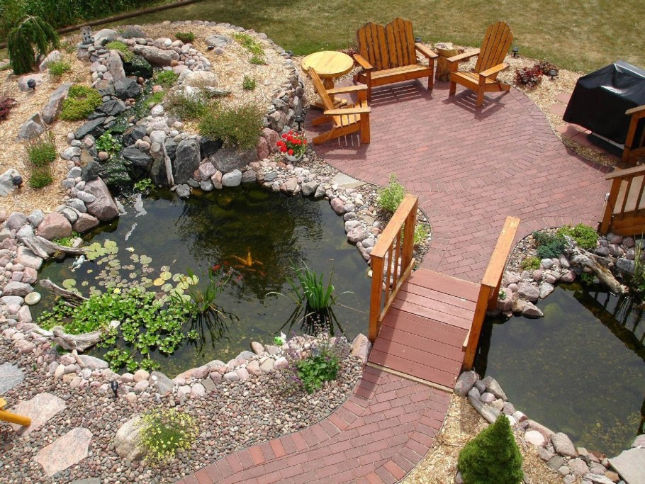 Искусственный пруд