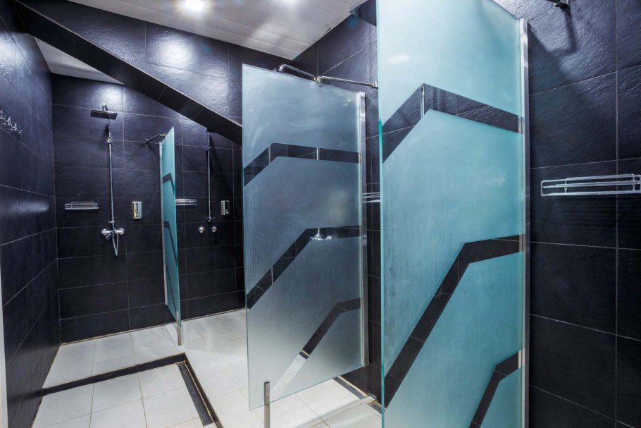 Душевые в спортивных залах