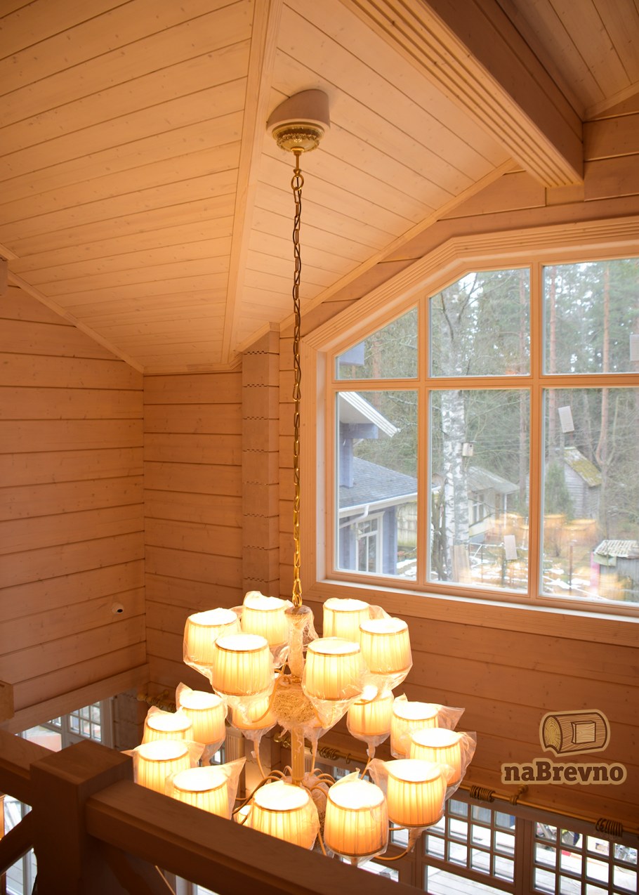 Хрустальная люстра в современном интерьере