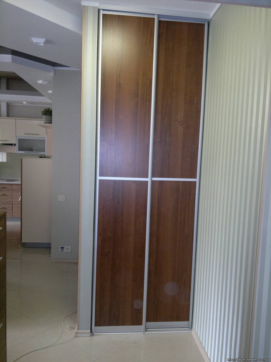 Шкаф Инвизибл матовое стекло белое