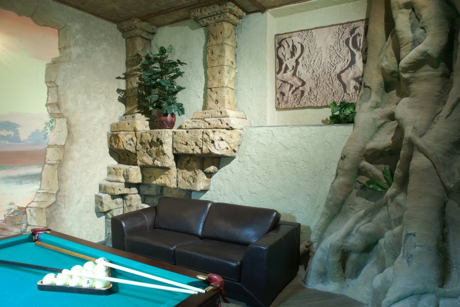 Скала в интерьере