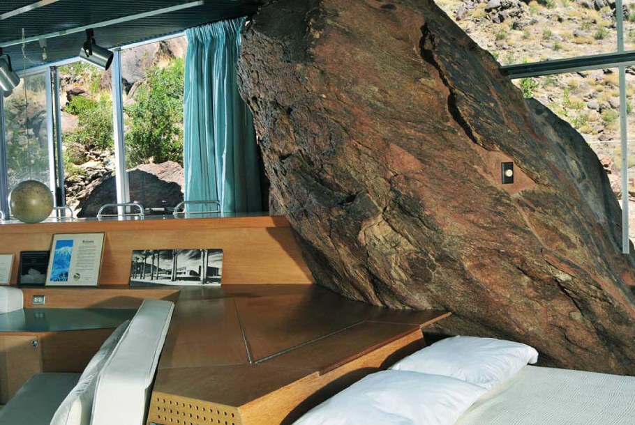 Скала в интерьере