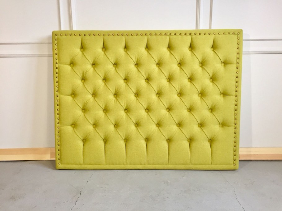 Кровать с мягкой спинкой