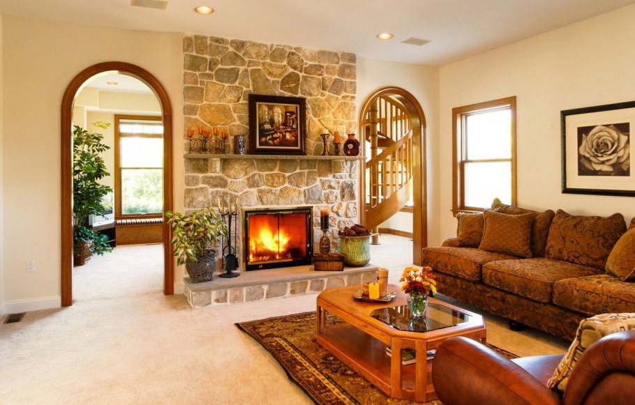 Камин в интерьере гостиной