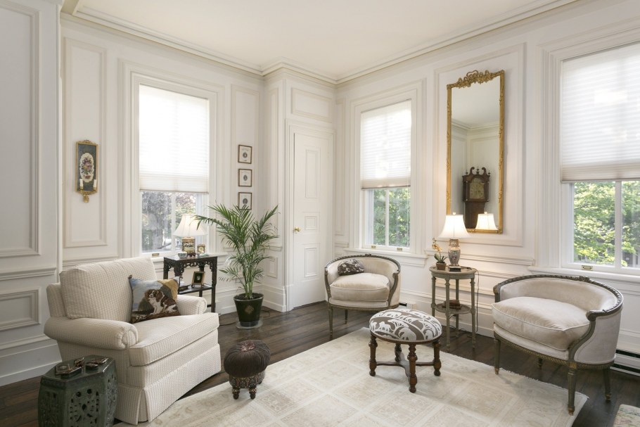 Гостиная в стиле Ампир с камином