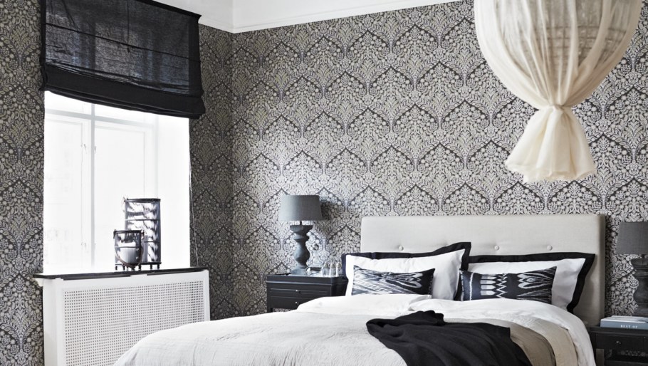 Обои под кружево в интерьере спальни