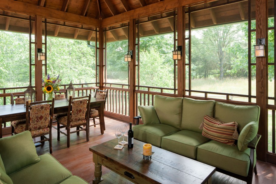 Деревянная веранда современная