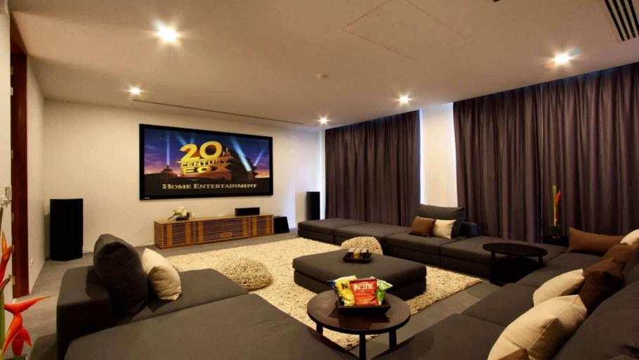 Гостиная с большим телевизором