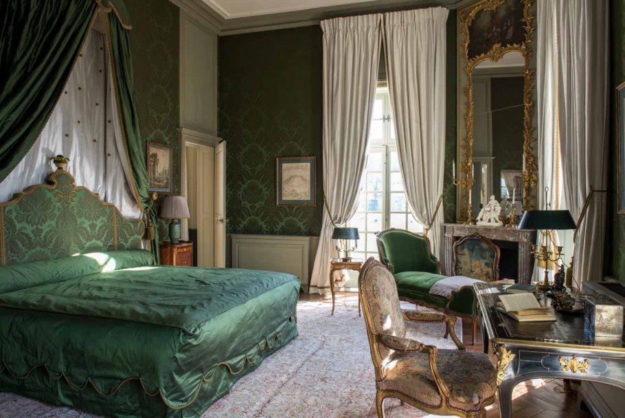 Зеленая спальня в викторианском стиле