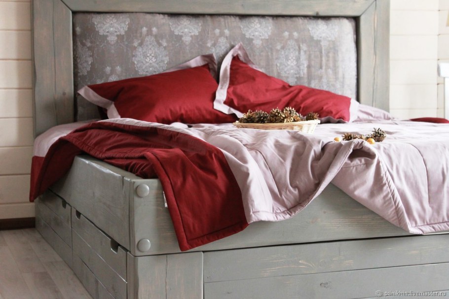 Спальня в деревенском стиле ,дерево кирпич