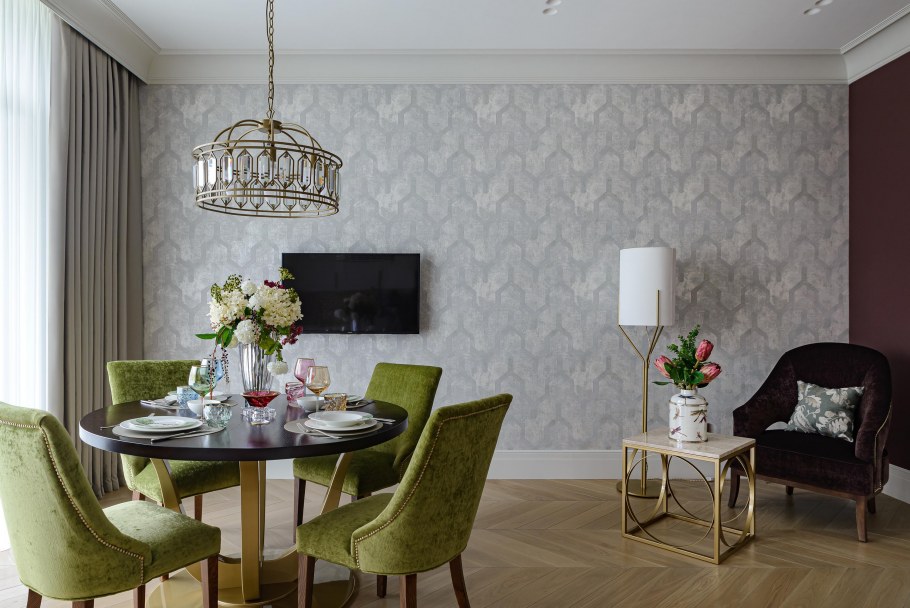 Сочетание светлых обоев