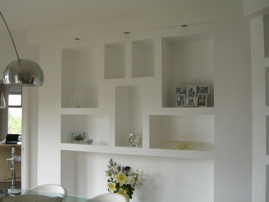 Декоративная ниша в стене