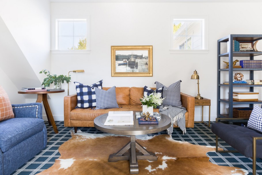 Колониальный стиль с голубыми стенами