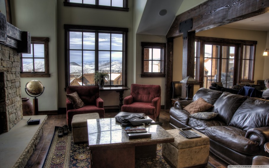 Темные окна в интерьере