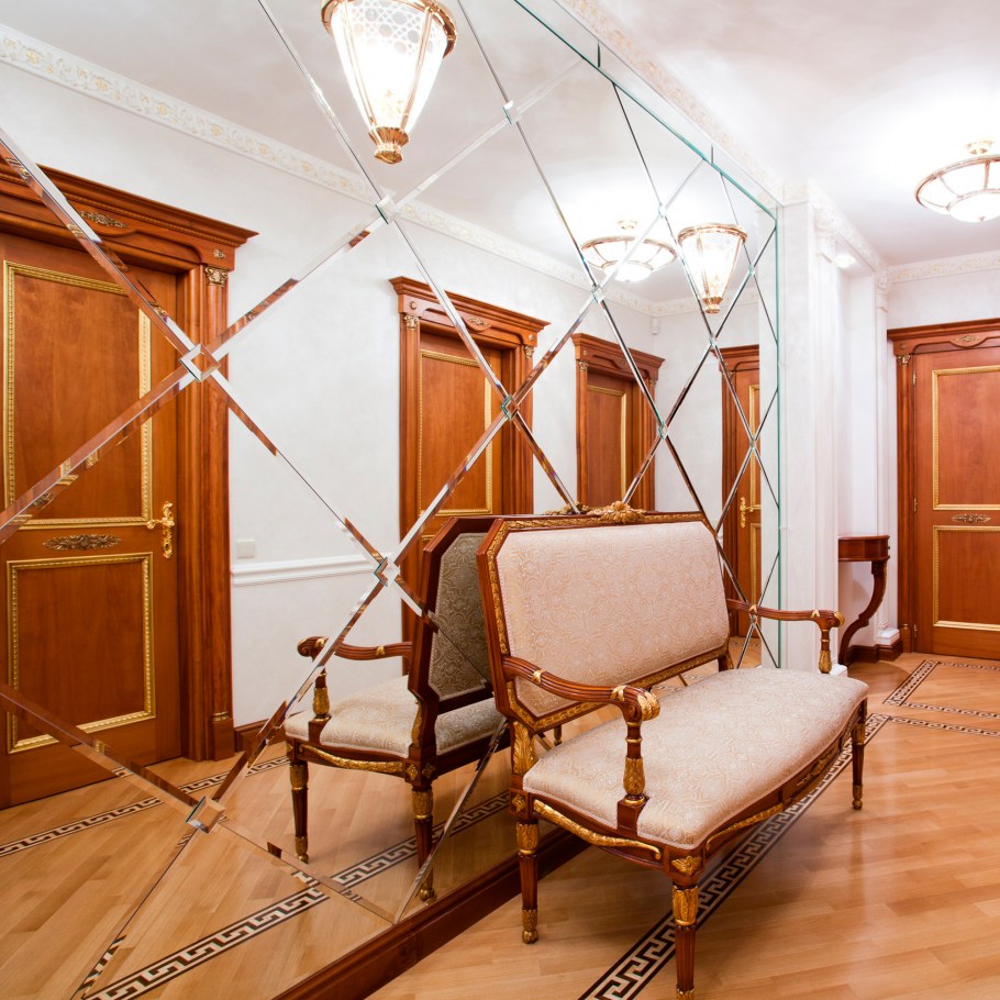 Большие зеркала в прихожую на стену