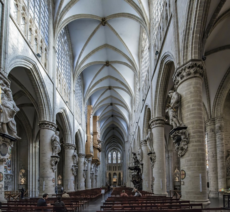 Центральный Неф Амьенского собора