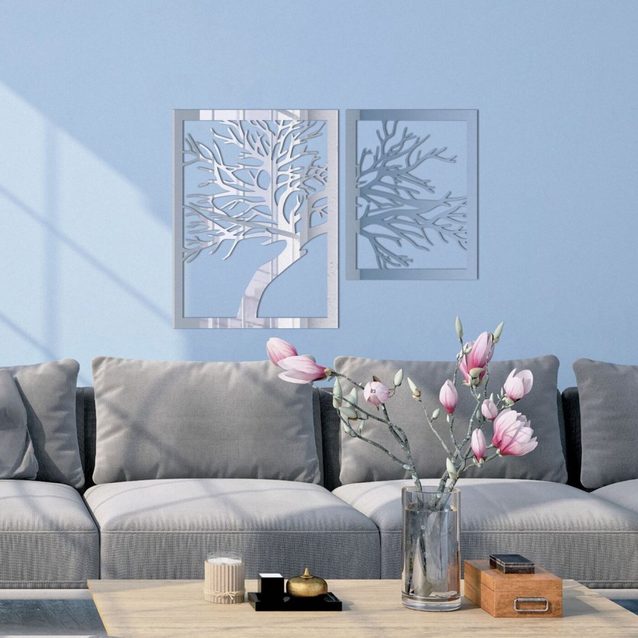 Зеркальное панно над диваном