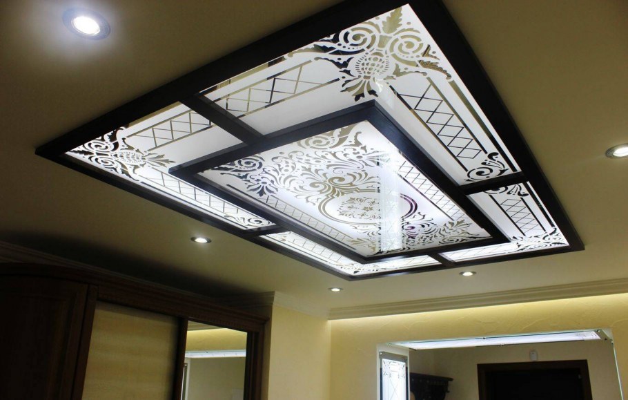 Витраж на потолке на кухне