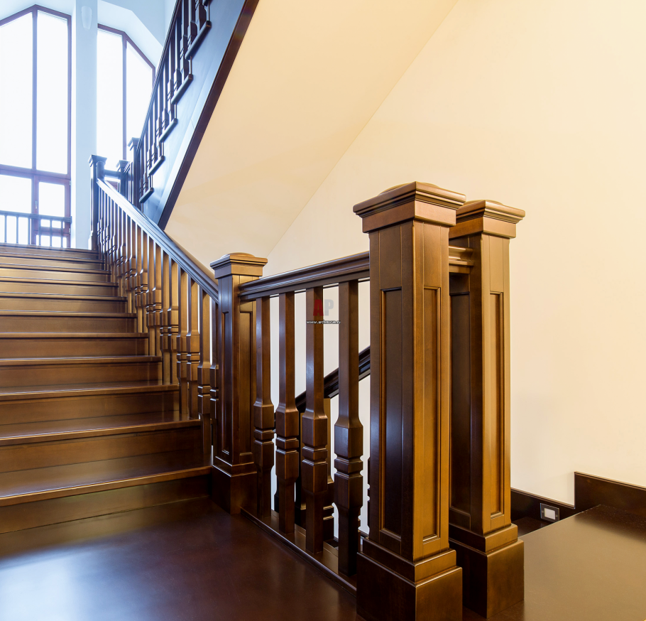 Трехмаршевая лестница на второй этаж