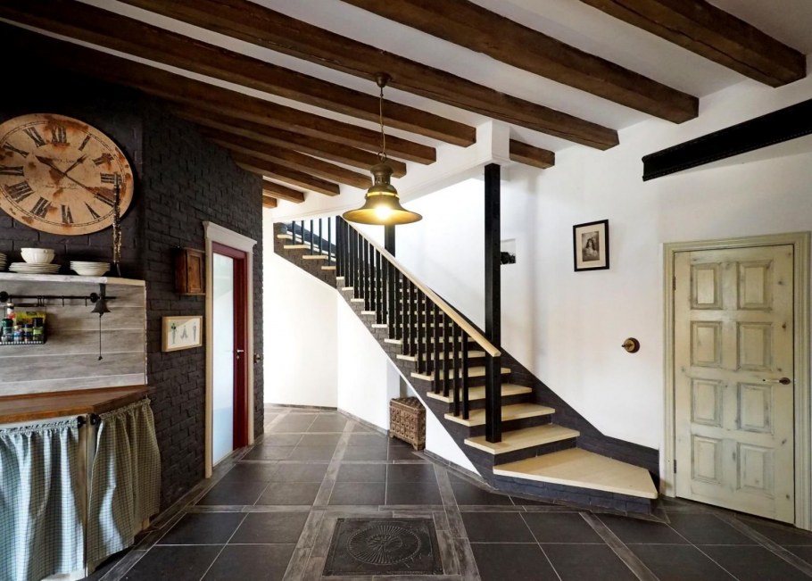 Лестницы в интерьере загородного дома