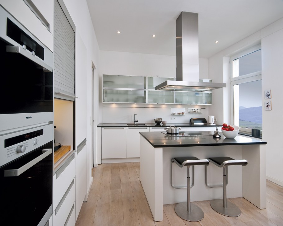 Кухонный гарнитур с барным столиком