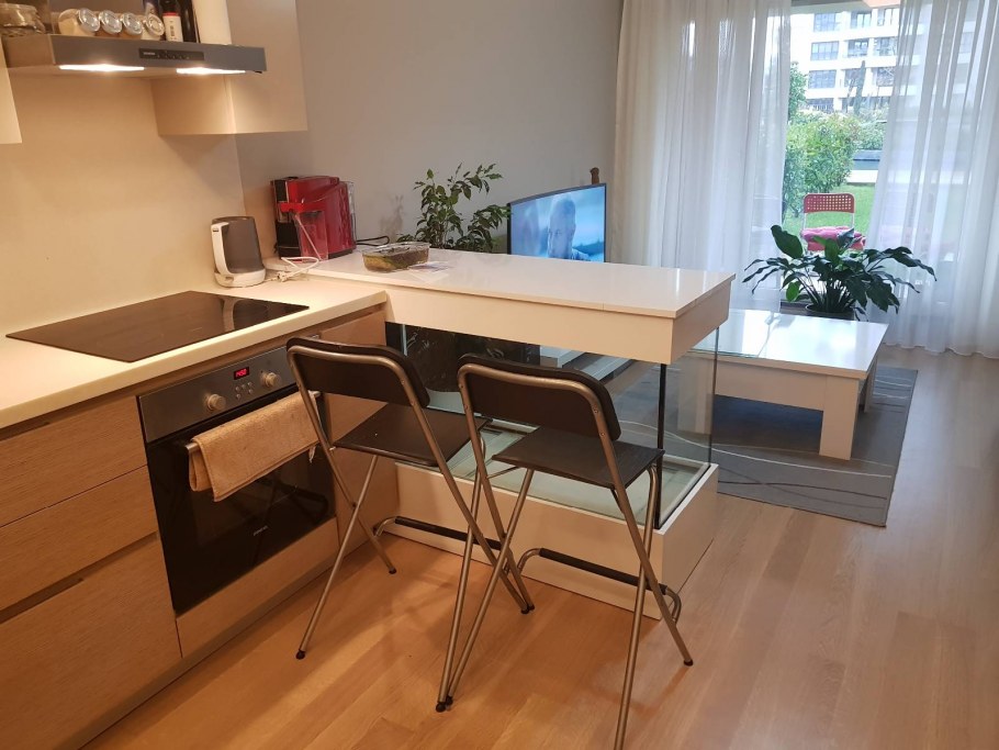 Изогнутая барная стойка