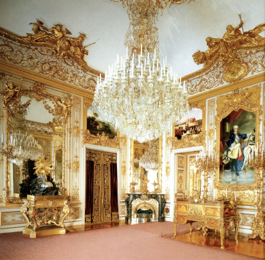Зал зеркал в Версале рококо