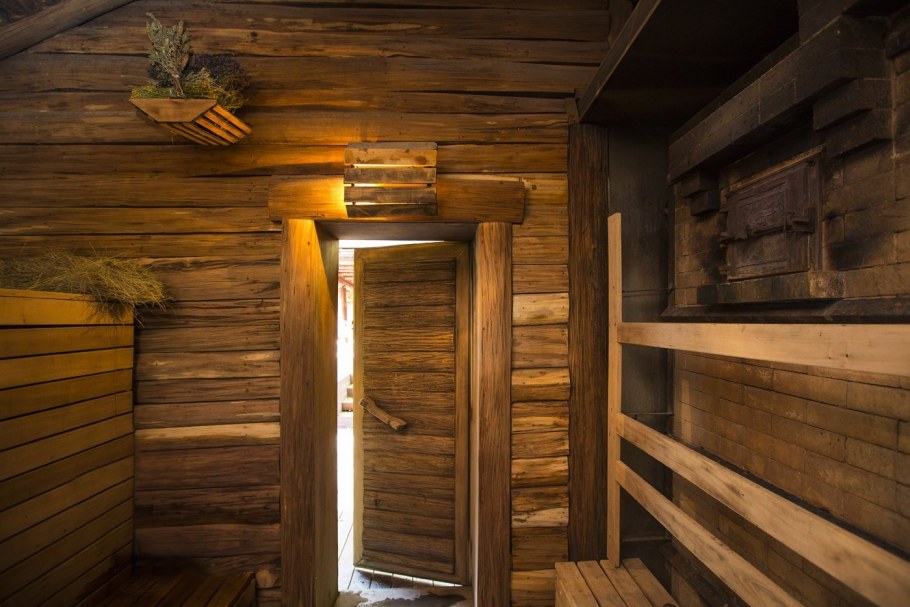 Предбанник из досок