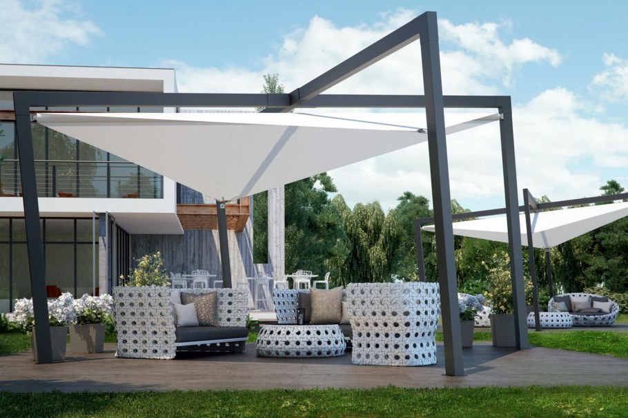 Патио с бассейном