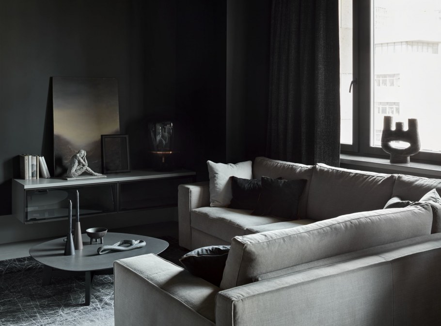 Тотал Блэк интерьер