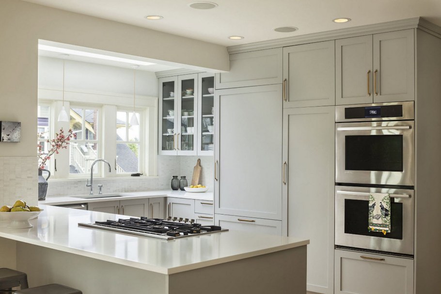 Белая глянцевая кухня