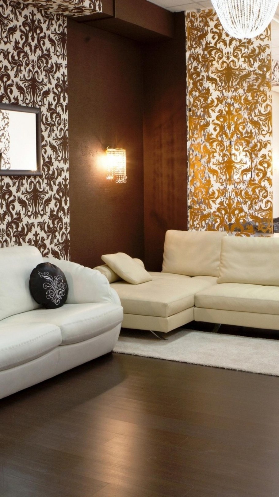 Гостиная с коричневыми шторами