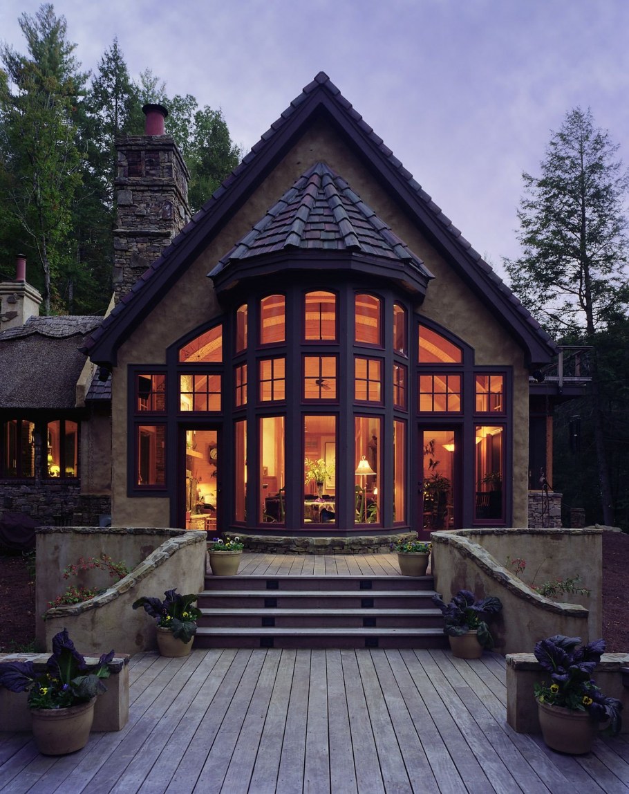 Витражные окна в деревянном доме