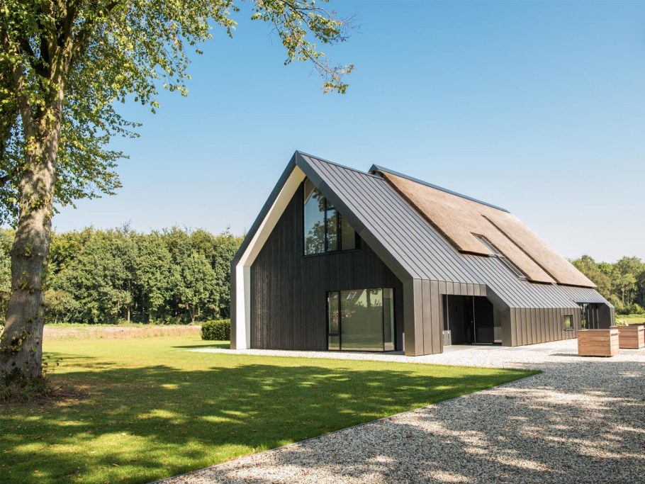 Дом-сарай Barn House с солнечными батареями