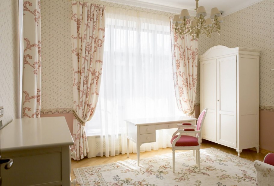 Классические шторы для детской