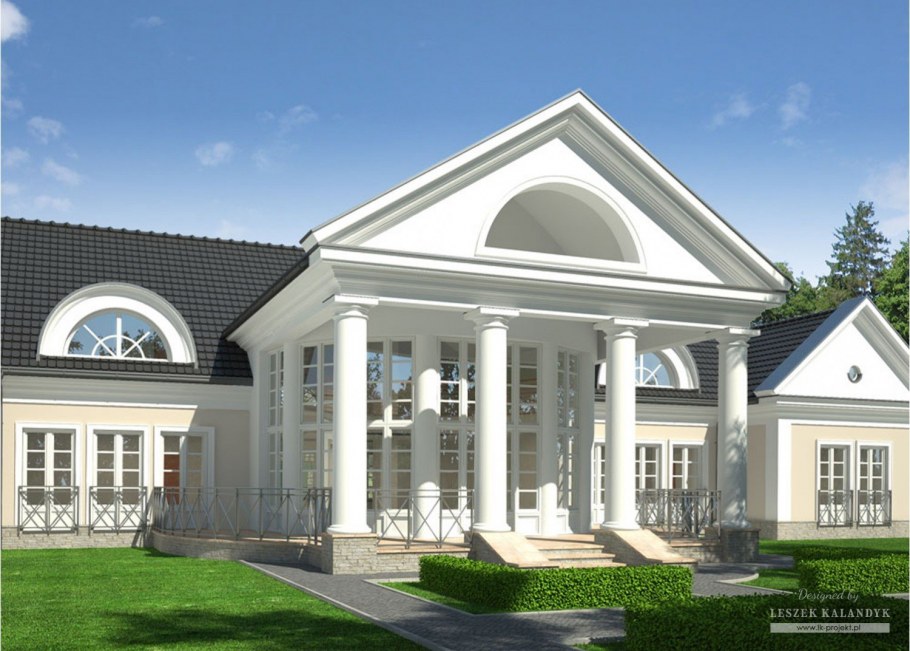 Загородный дом с колоннами