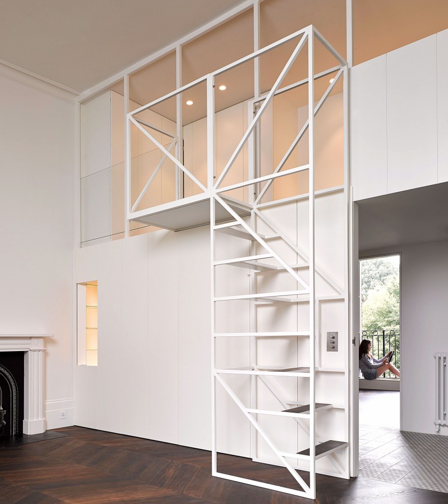 Лестница в интерьере дома