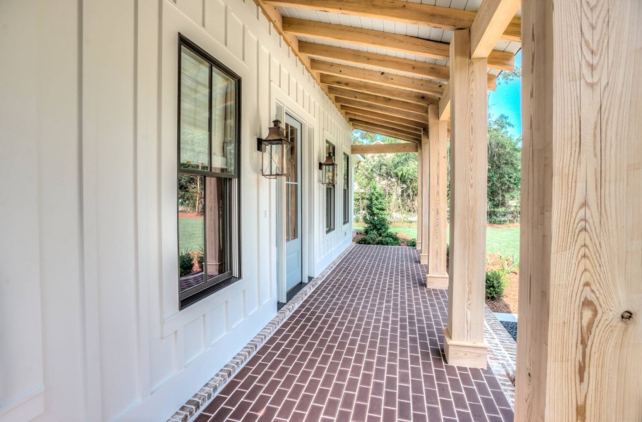 Одноэтажный дом с патио