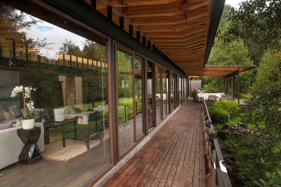 Дом с верандой и террасой