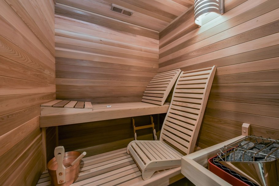 Маленькая сауна на даче
