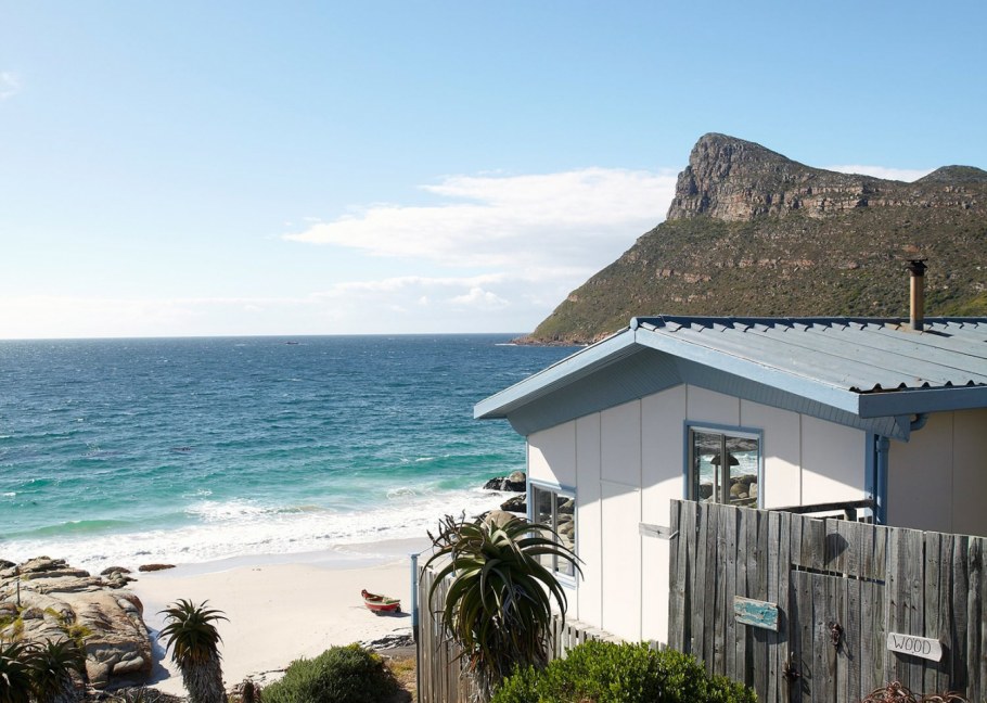 Маленький домик на берегу океана